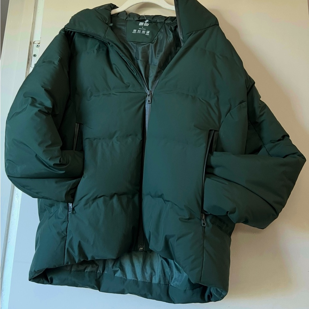 Uniqlo Green Quilted Puffer Coat with Insulated Design